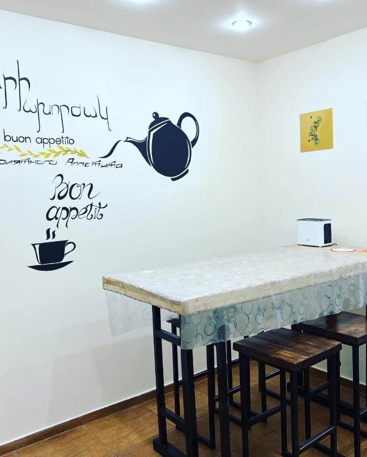 Arevahostel&Apartment Yerevan Bagian luar foto