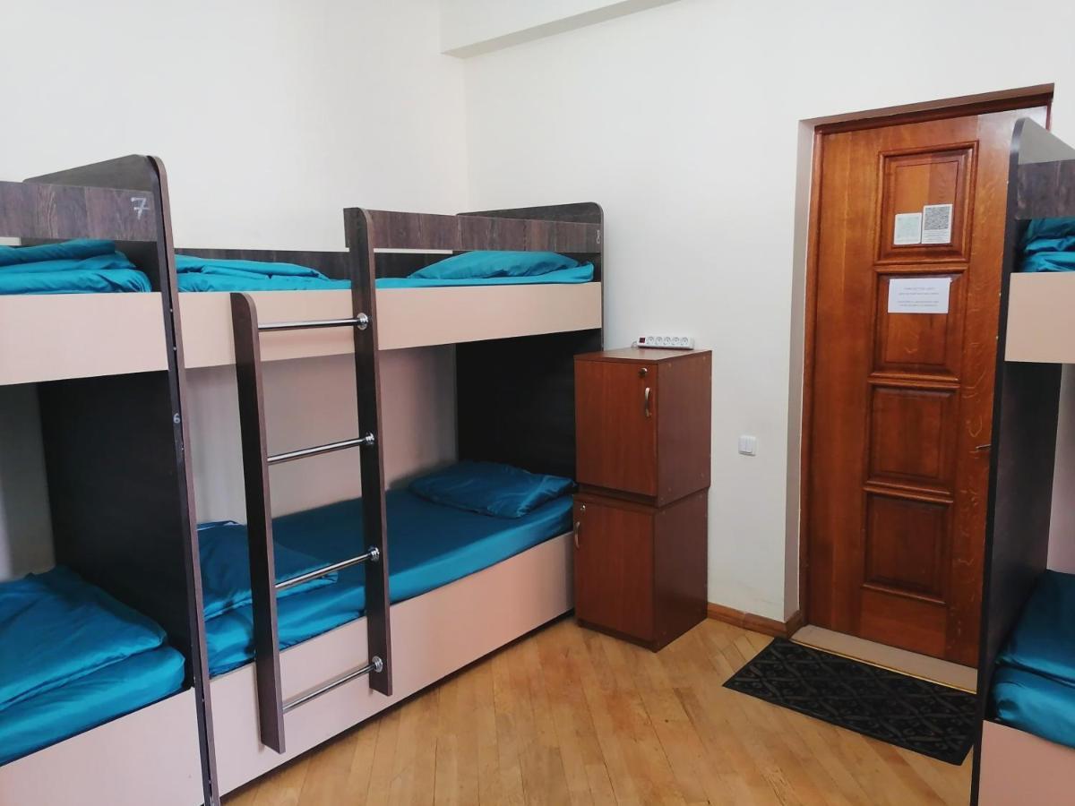 Arevahostel&Apartment Yerevan Bagian luar foto