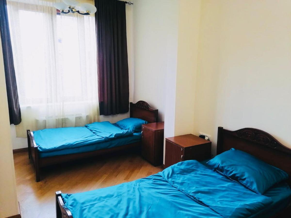 Arevahostel&Apartment Yerevan Bagian luar foto