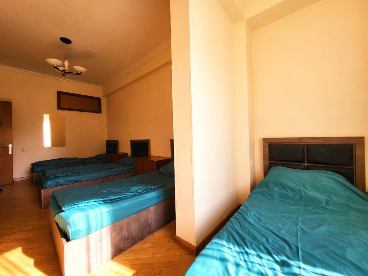 Arevahostel&Apartment Yerevan Bagian luar foto