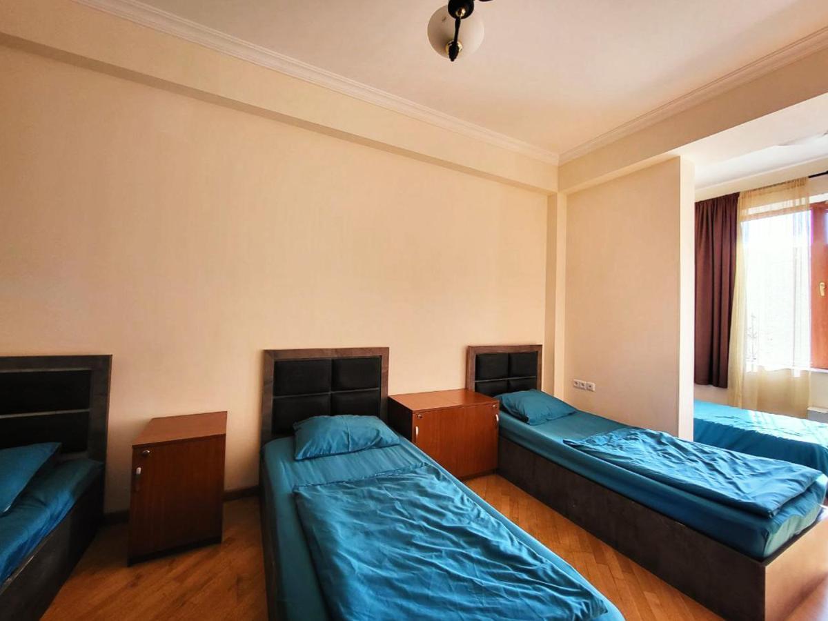 Arevahostel&Apartment Yerevan Bagian luar foto